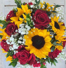 Load image into Gallery viewer, Summer Romance small basket.- Best Seller