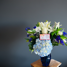 Load image into Gallery viewer, ELEGANT DESIGNER CHOICE IN BLUE VASE