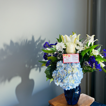 Load image into Gallery viewer, ELEGANT DESIGNER CHOICE IN BLUE VASE