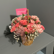 Load image into Gallery viewer, Pink spray roses in small basket πΈ Best Seller. October edition π