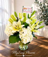 Load image into Gallery viewer, Pure Grace bouquet in clear vase