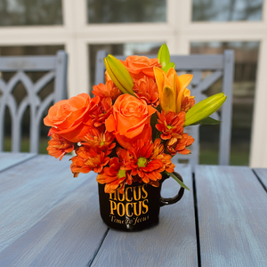 Mug Hocus Pocus with fresh flowers