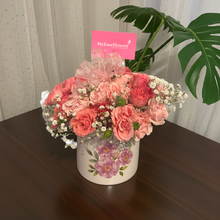 Load image into Gallery viewer, Pink spray roses bouquet October edition 🎀🌸
