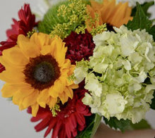 Load image into Gallery viewer, Designer’s choice for Fall in clear vase
