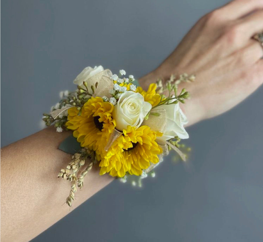 Sunny corsage